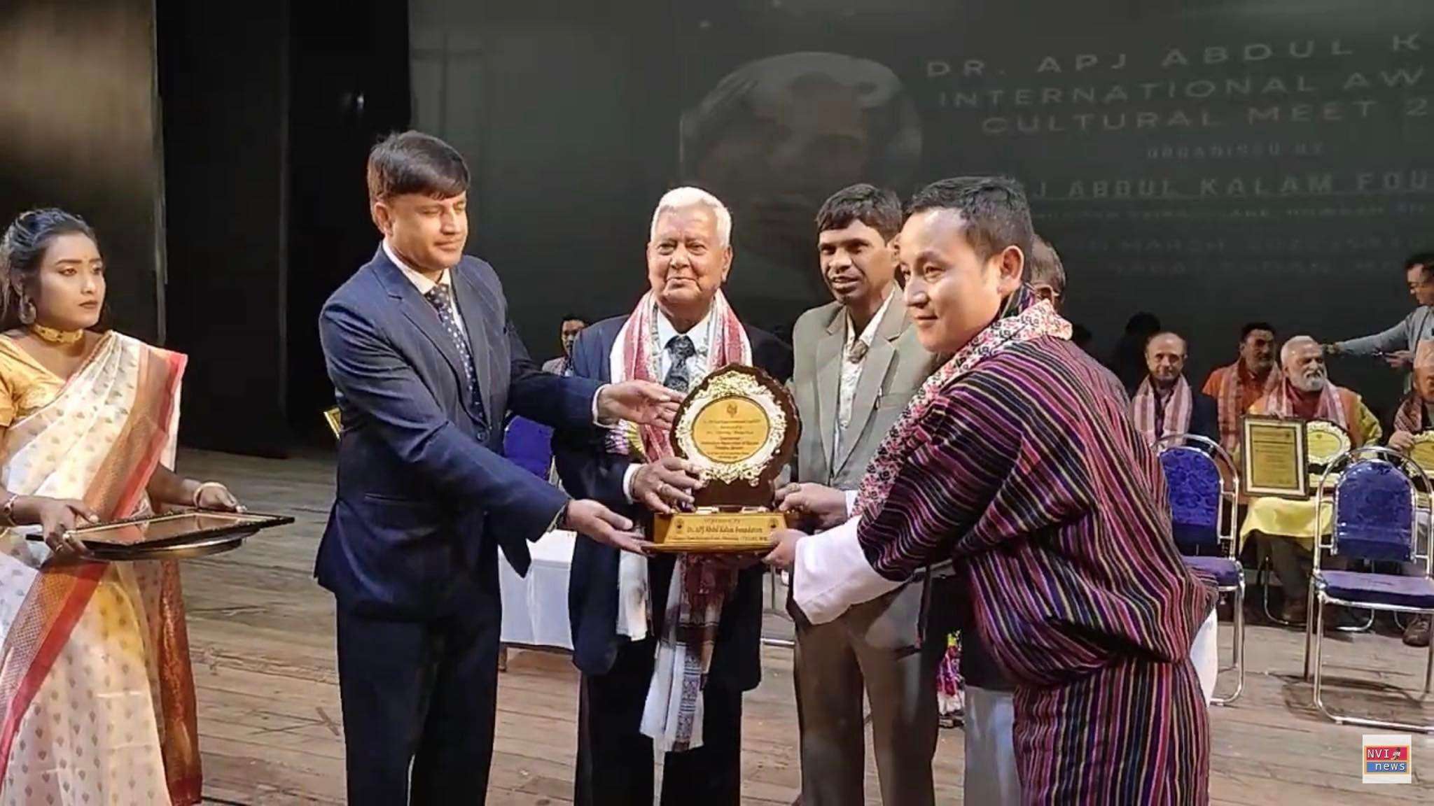 Tshering Wangchuk receiving the Dr APJ Abdul Kalam International Award 2023 in India