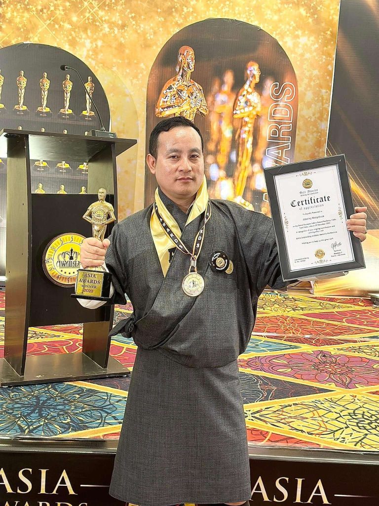 President Tshering Wangchuck receiving the International LEADERSHIP Award at the 2023 Asia Awards