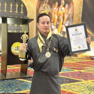 President Tshering Wangchuck receiving the International LEADERSHIP Award at the 2023 Asia Awards